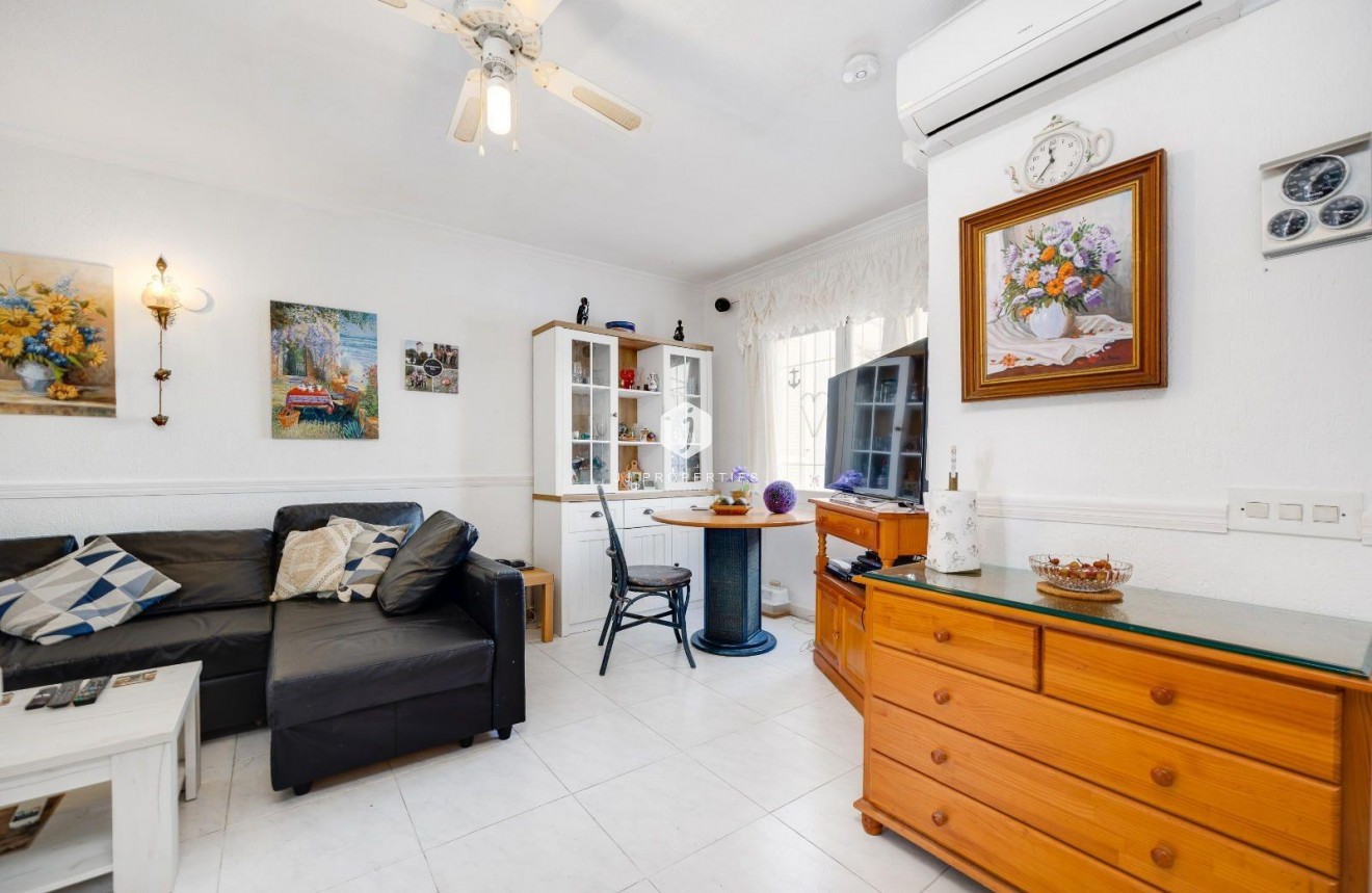 Z drugiej ręki - Villa -
Torrevieja - Calas blanca