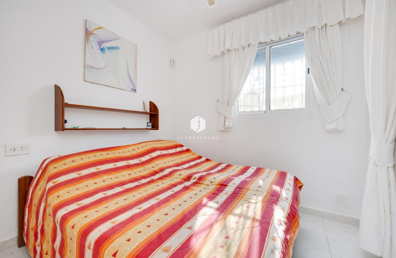 Z drugiej ręki - Villa -
Torrevieja - Calas blanca