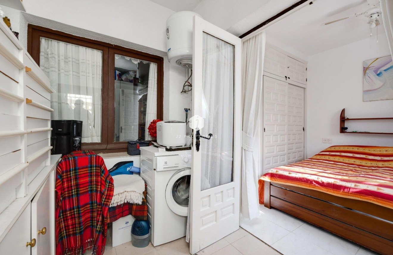 Z drugiej ręki - Villa -
Torrevieja - Calas blanca