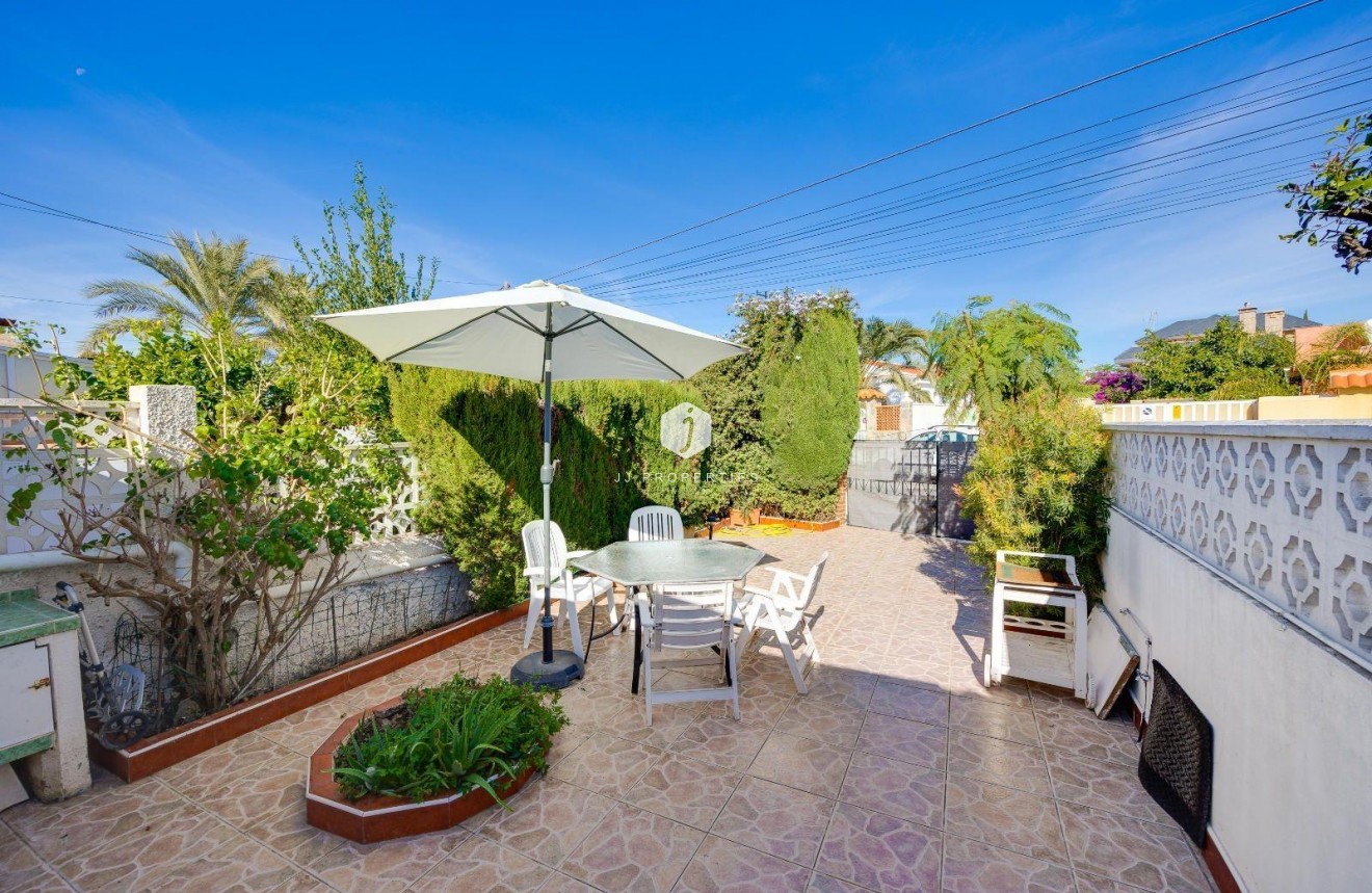 Z drugiej ręki - Villa -
Torrevieja - Calas blanca