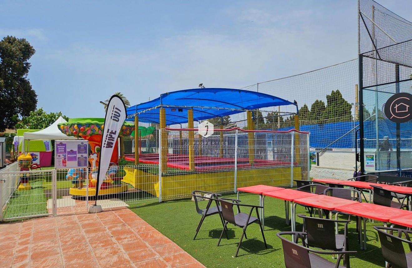 Z drugiej ręki - Villa -
Torrevieja - Calas blanca