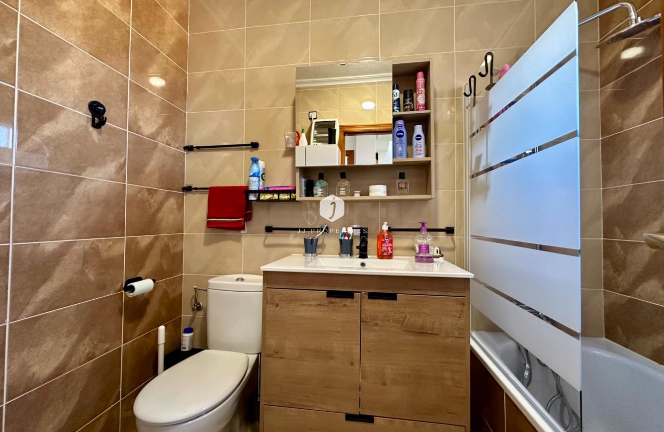 Z drugiej ręki - Szalet -
San Miguel de Salinas - Residencial Los Flamencos