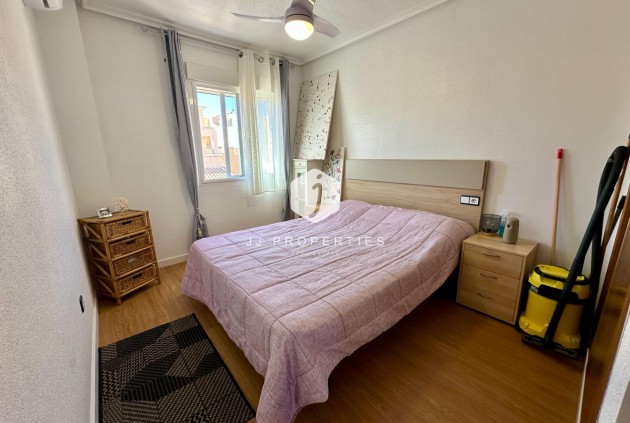 Z drugiej ręki - Szalet -
San Miguel de Salinas - Residencial Los Flamencos