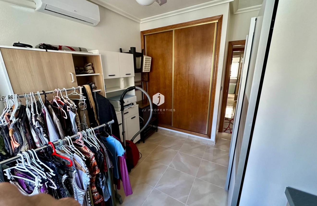 Z drugiej ręki - Szalet -
San Miguel de Salinas - Residencial Los Flamencos