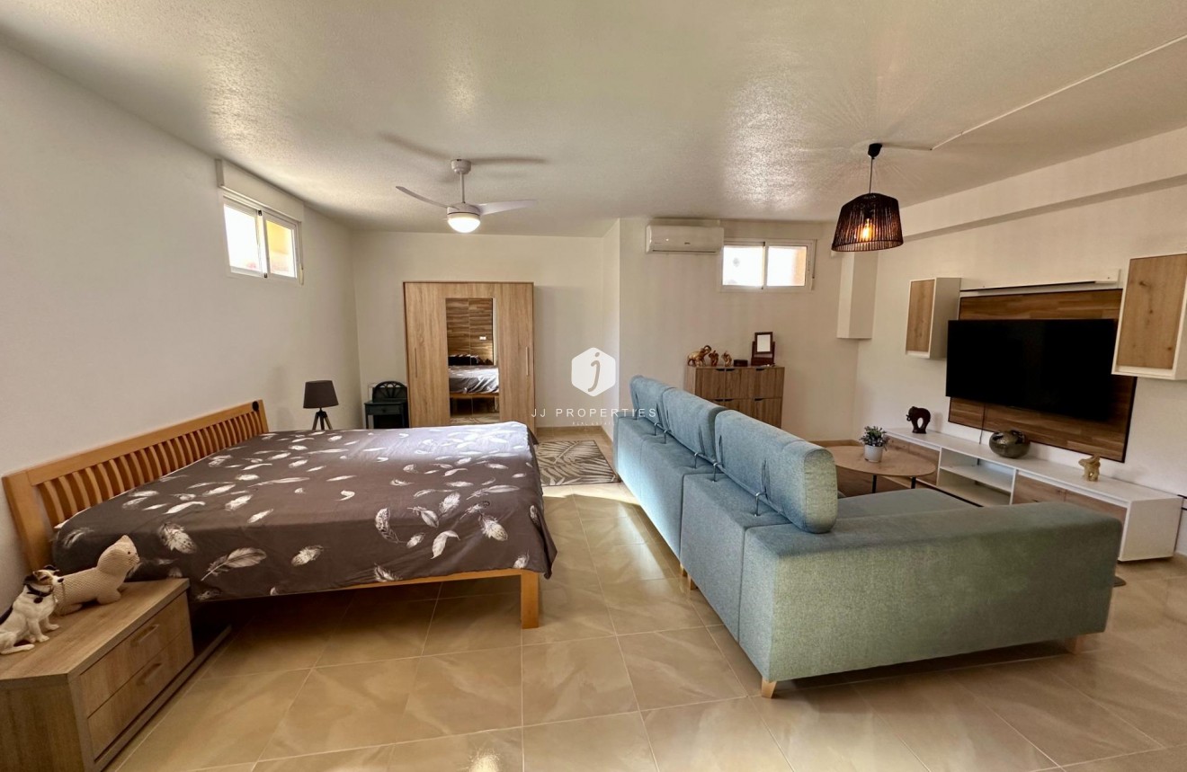 Z drugiej ręki - Szalet -
San Miguel de Salinas - Residencial Los Flamencos