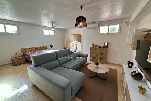 Z drugiej ręki - Szalet -
San Miguel de Salinas - Residencial Los Flamencos