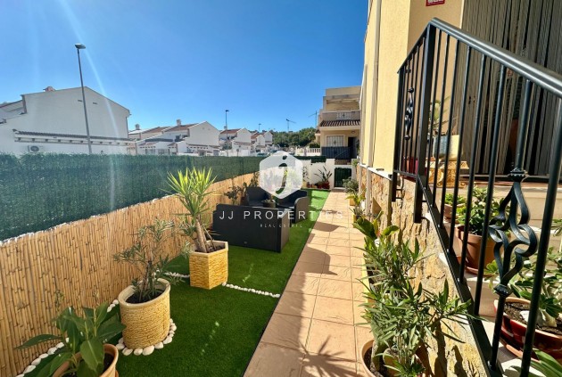 Z drugiej ręki - Szalet -
San Miguel de Salinas - Residencial Los Flamencos