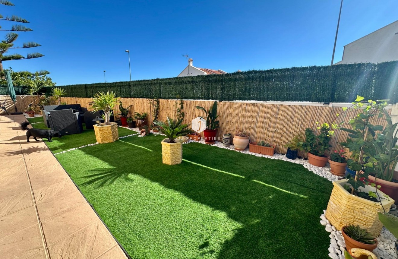 Z drugiej ręki - Szalet -
San Miguel de Salinas - Residencial Los Flamencos