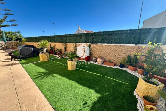 Z drugiej ręki - Szalet -
San Miguel de Salinas - Residencial Los Flamencos