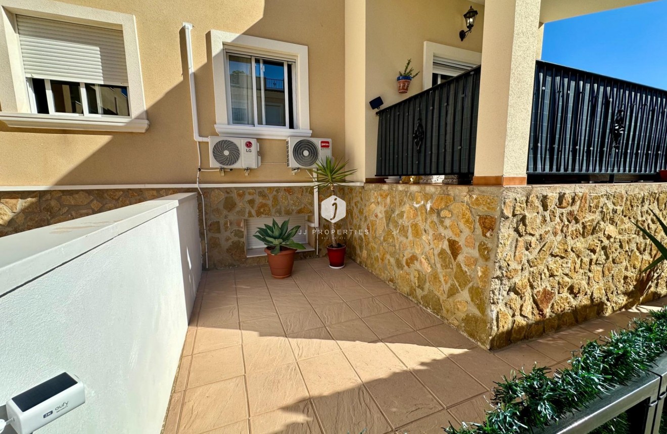 Z drugiej ręki - Szalet -
San Miguel de Salinas - Residencial Los Flamencos