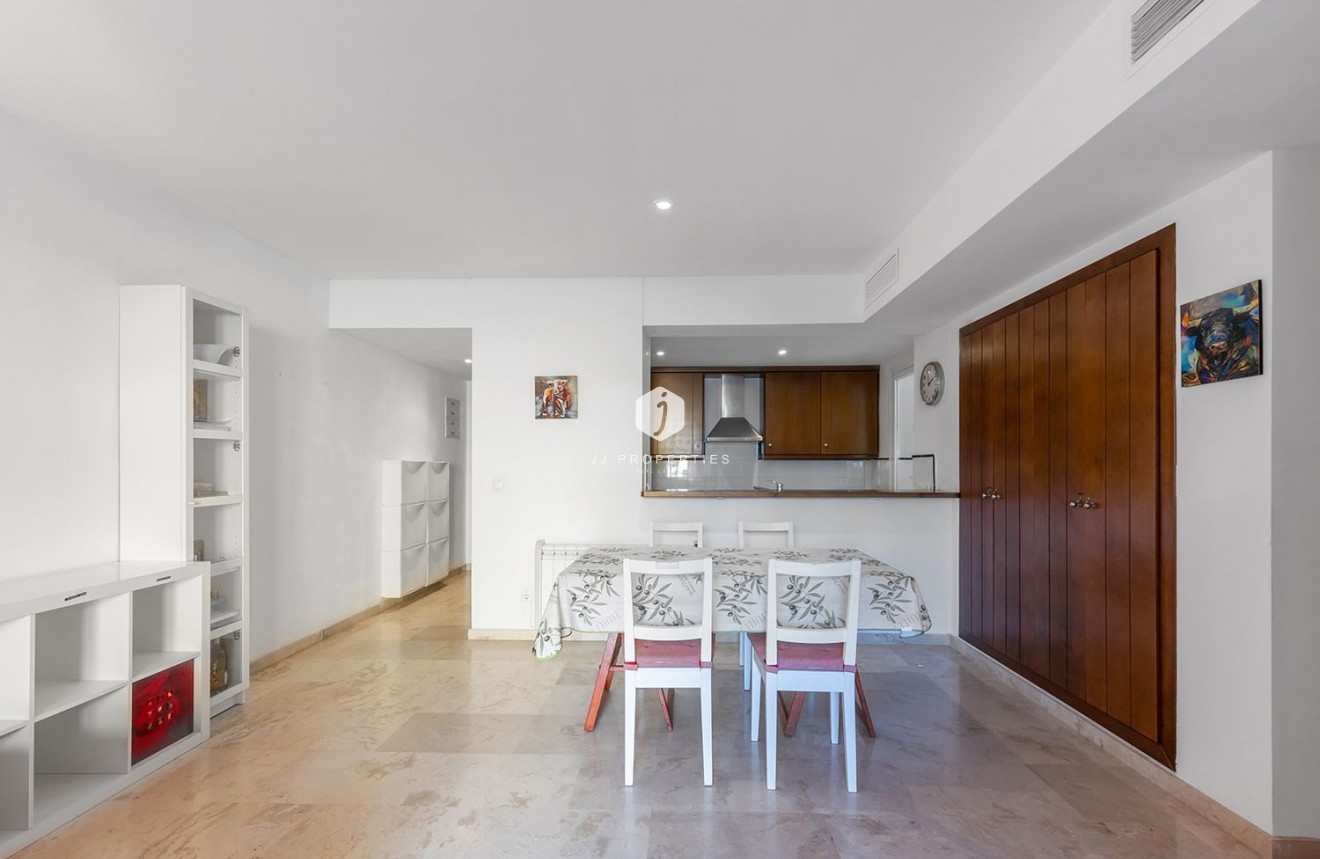 Z drugiej ręki - Mieszkanie w bloku -
Torrevieja - Punta prima