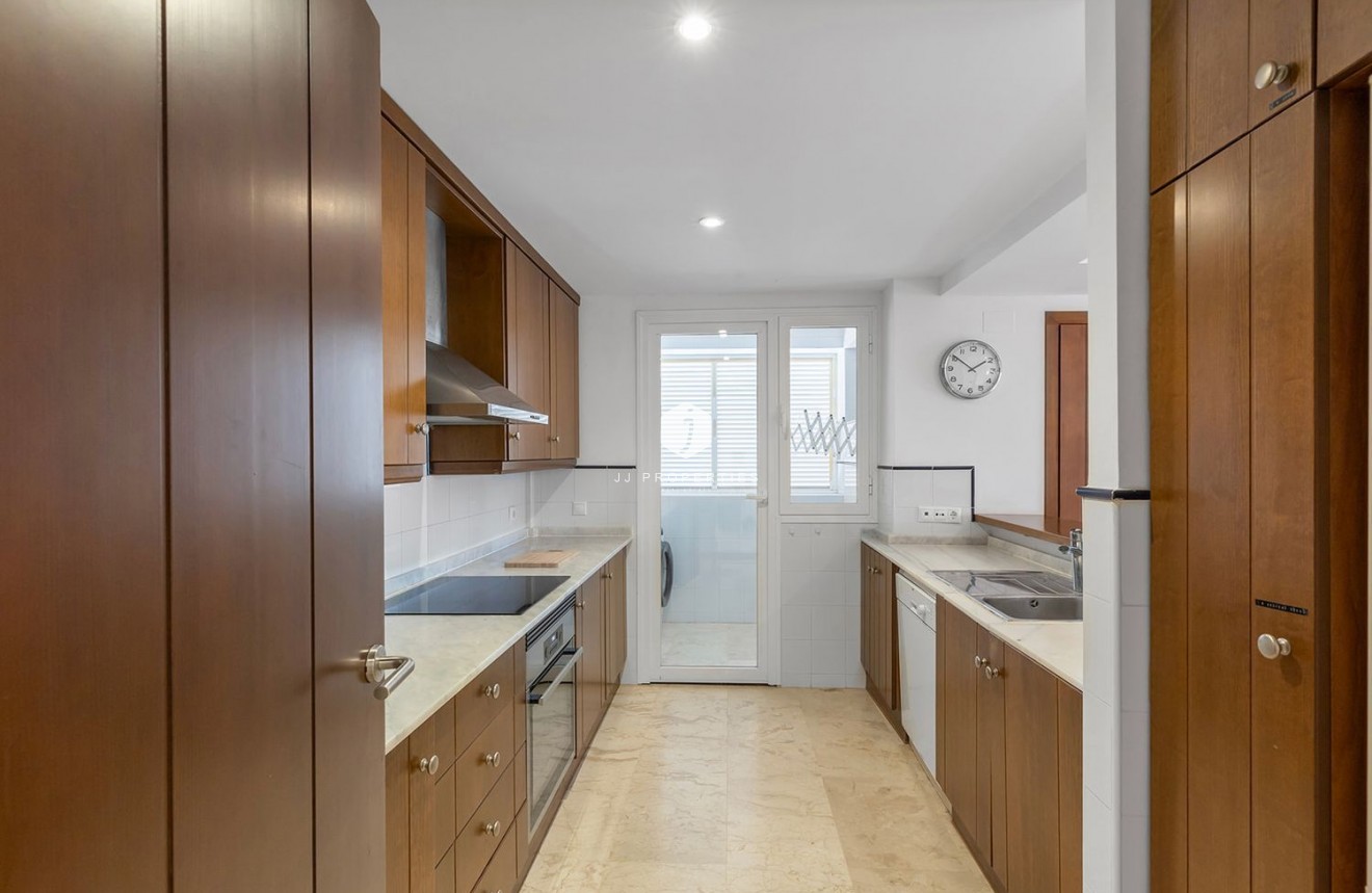 Z drugiej ręki - Mieszkanie w bloku -
Torrevieja - Punta prima