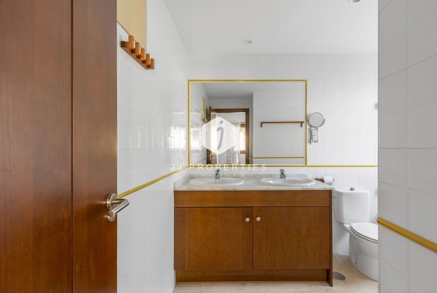 Z drugiej ręki - Mieszkanie w bloku -
Torrevieja - Punta prima