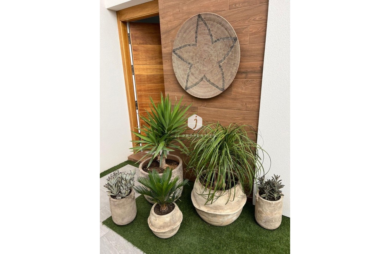 Z drugiej ręki - Villa -
Daya Vieja - Costa Blanca