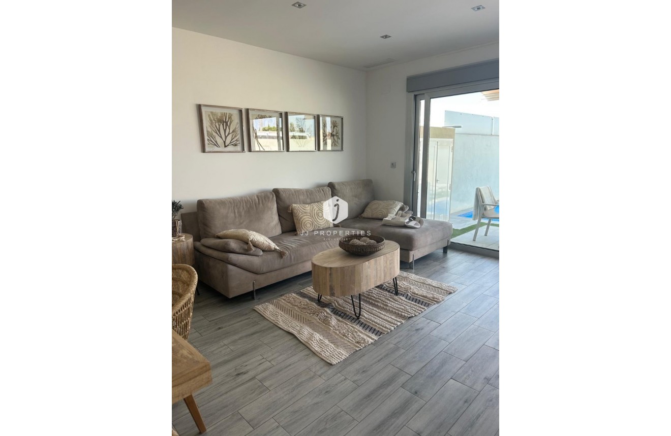 Z drugiej ręki - Villa -
Daya Vieja - Costa Blanca