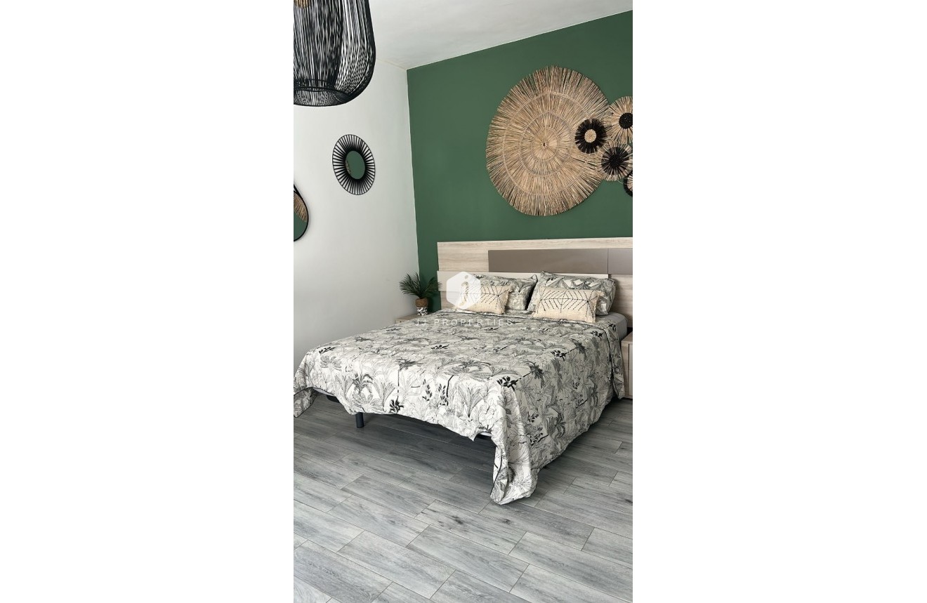 Z drugiej ręki - Villa -
Daya Vieja - Costa Blanca