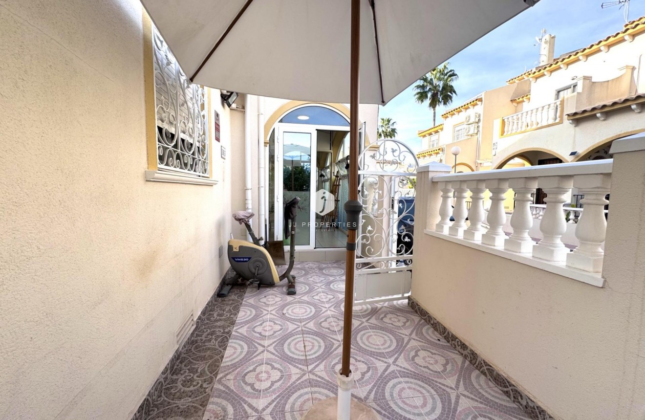 Z drugiej ręki - Szalet -
Orihuela Costa - Playa Flamenca