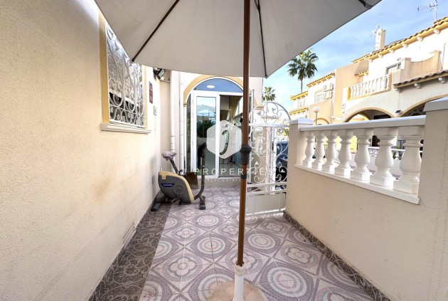 Z drugiej ręki - Szalet -
Orihuela Costa - Playa Flamenca