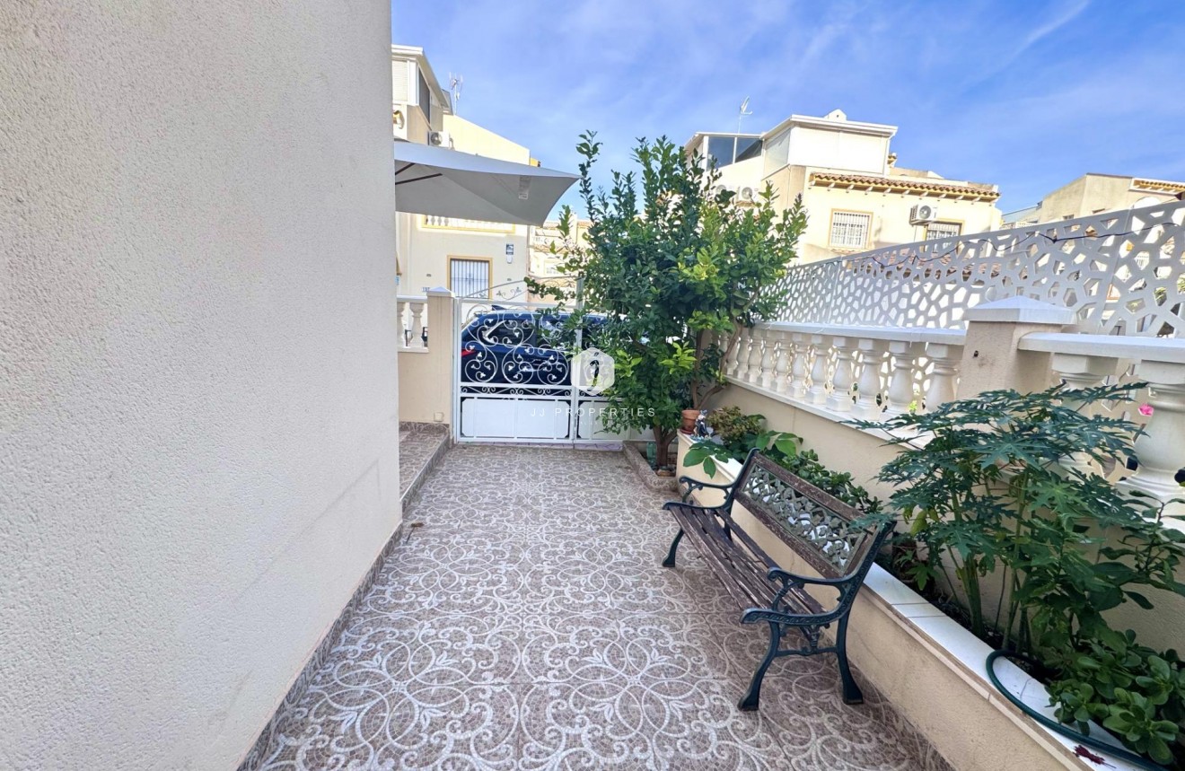 Z drugiej ręki - Szalet -
Orihuela Costa - Playa Flamenca