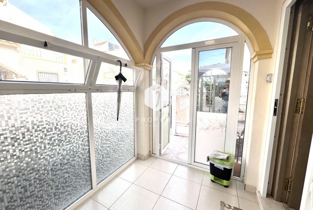 Z drugiej ręki - Szalet -
Orihuela Costa - Playa Flamenca