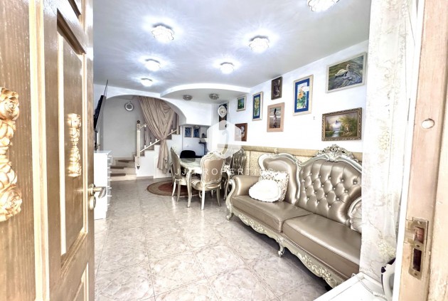 Z drugiej ręki - Szalet -
Orihuela Costa - Playa Flamenca