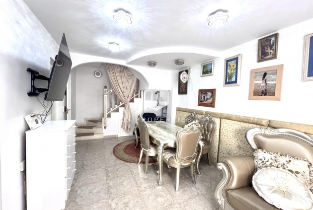 Z drugiej ręki - Szalet -
Orihuela Costa - Playa Flamenca