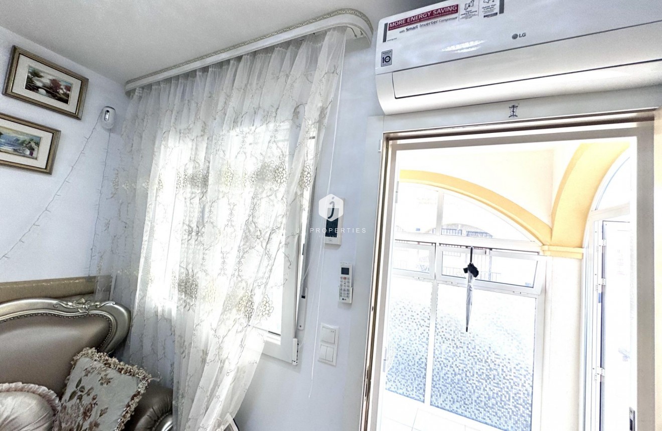 Z drugiej ręki - Szalet -
Orihuela Costa - Playa Flamenca