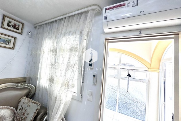 Z drugiej ręki - Szalet -
Orihuela Costa - Playa Flamenca