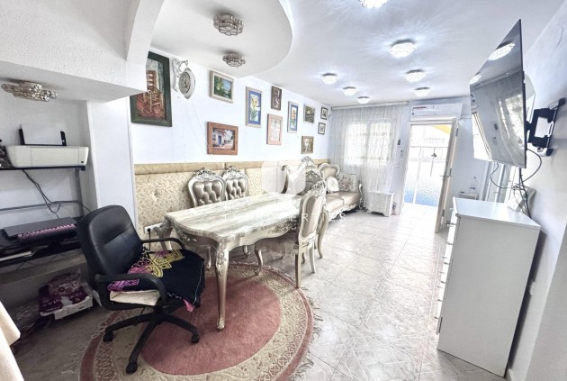 Z drugiej ręki - Szalet -
Orihuela Costa - Playa Flamenca