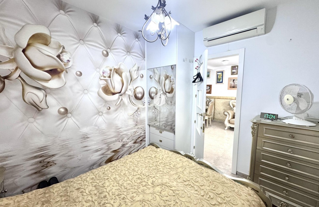 Z drugiej ręki - Szalet -
Orihuela Costa - Playa Flamenca