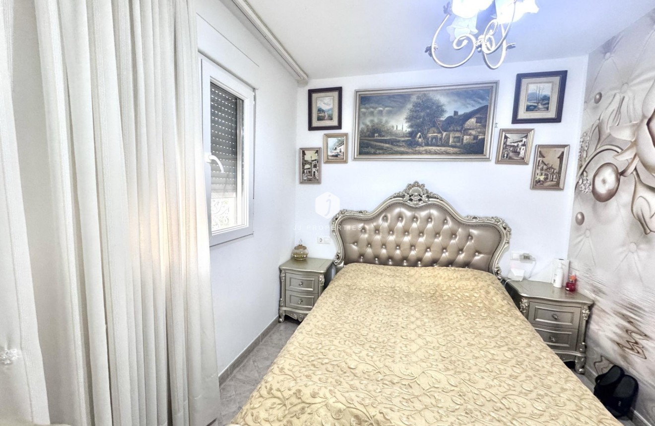 Z drugiej ręki - Szalet -
Orihuela Costa - Playa Flamenca