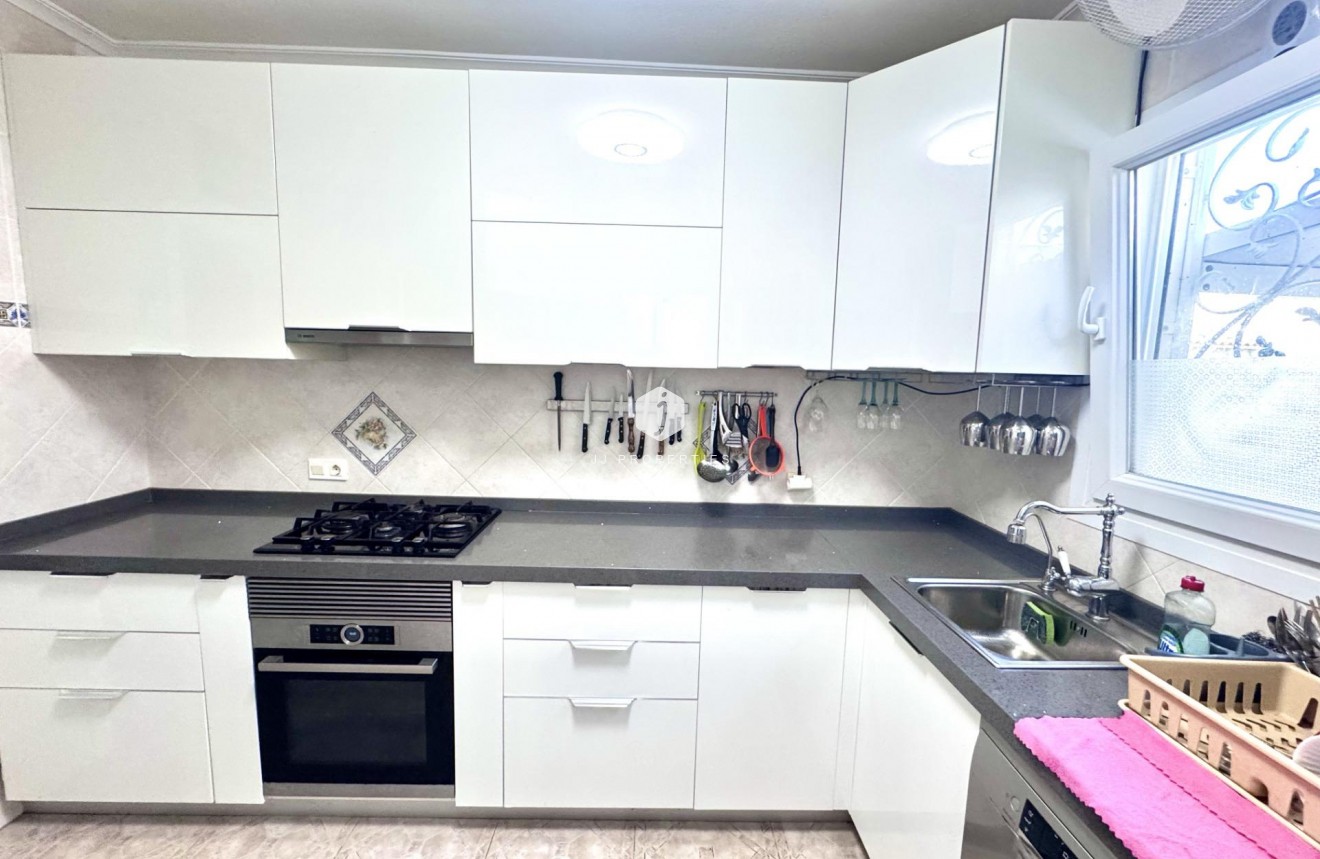 Z drugiej ręki - Szalet -
Orihuela Costa - Playa Flamenca