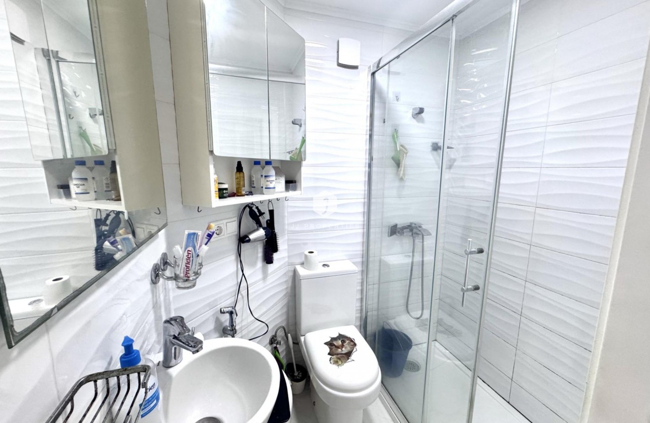 Z drugiej ręki - Szalet -
Orihuela Costa - Playa Flamenca