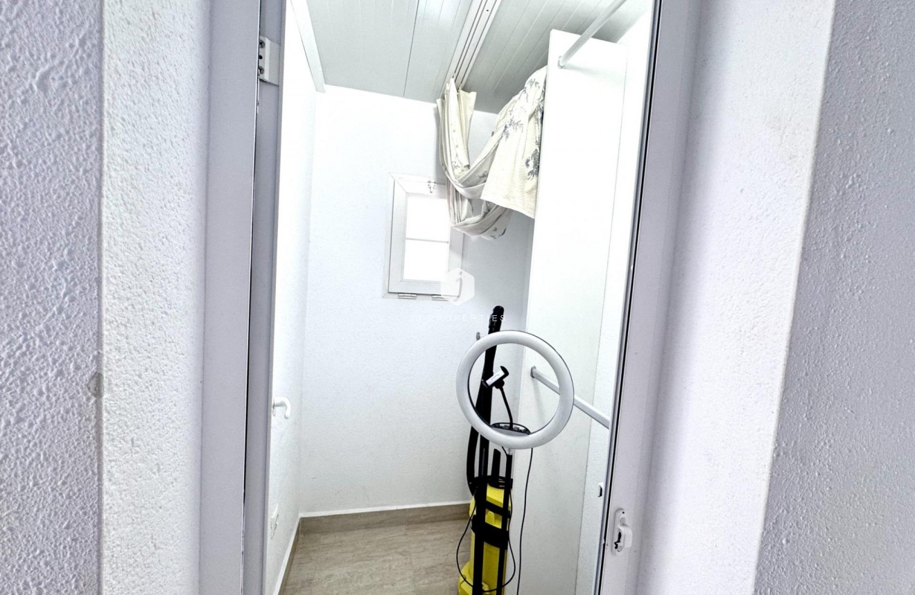 Z drugiej ręki - Szalet -
Orihuela Costa - Playa Flamenca