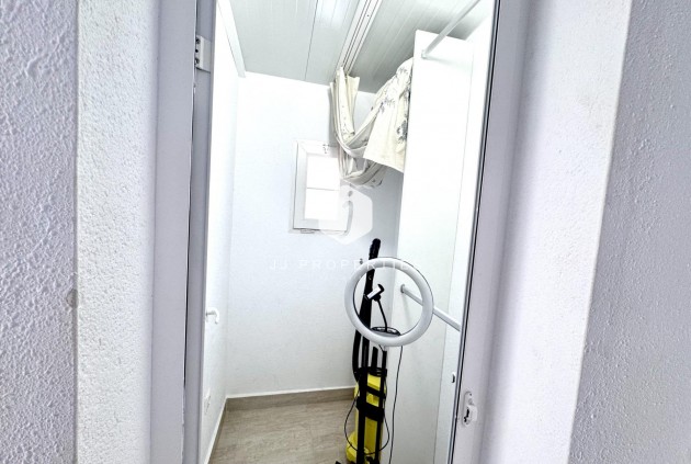 Z drugiej ręki - Szalet -
Orihuela Costa - Playa Flamenca