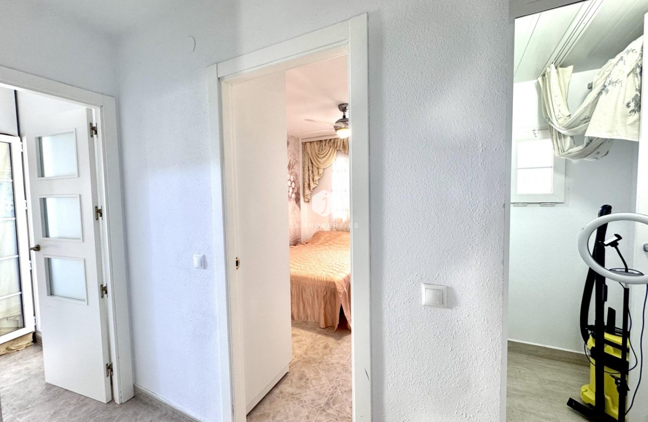 Z drugiej ręki - Szalet -
Orihuela Costa - Playa Flamenca