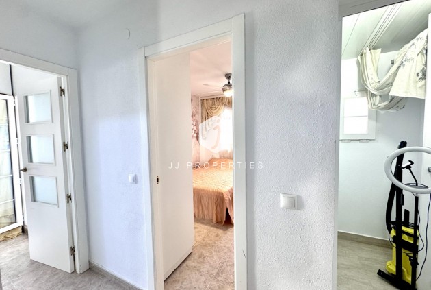 Z drugiej ręki - Szalet -
Orihuela Costa - Playa Flamenca