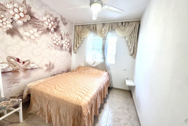 Z drugiej ręki - Szalet -
Orihuela Costa - Playa Flamenca