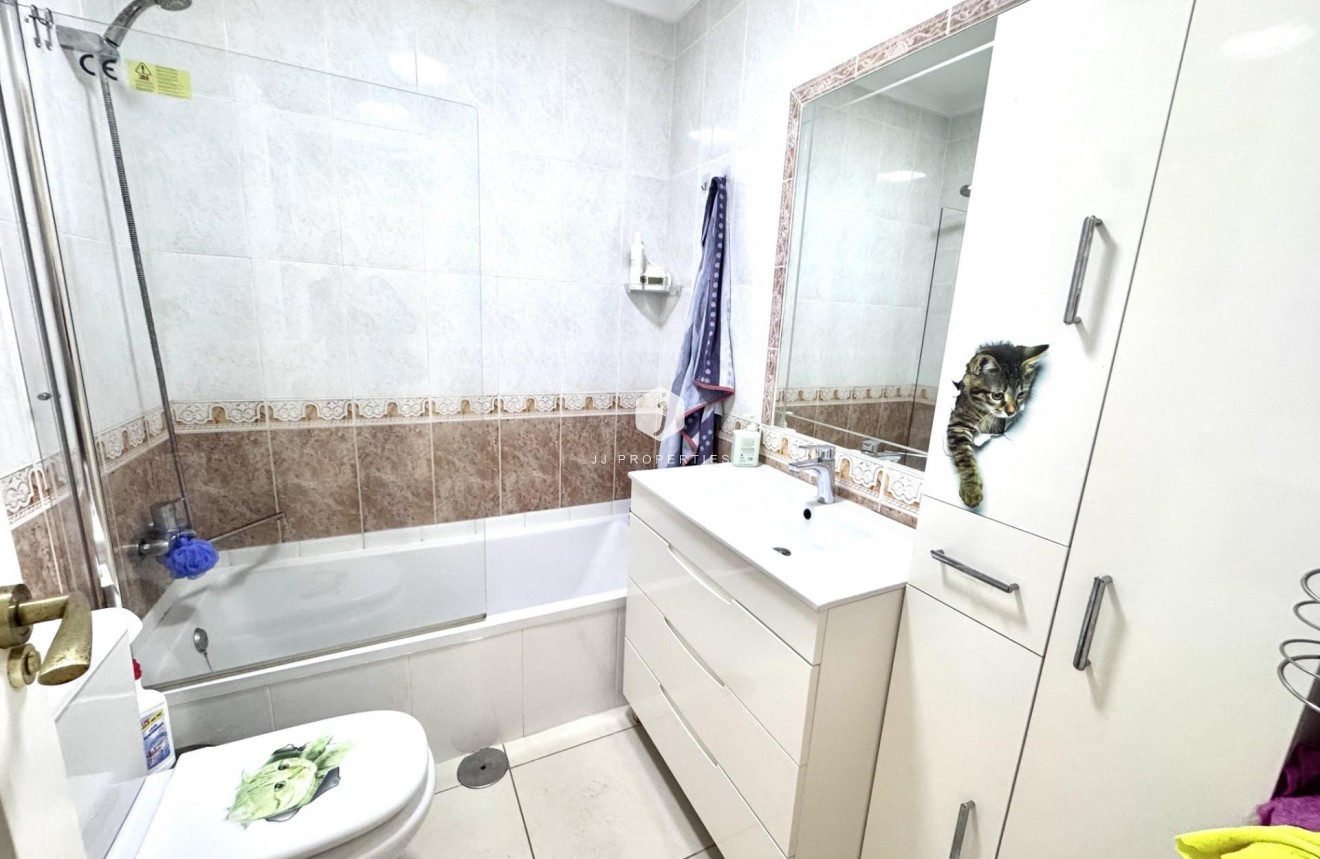 Z drugiej ręki - Szalet -
Orihuela Costa - Playa Flamenca