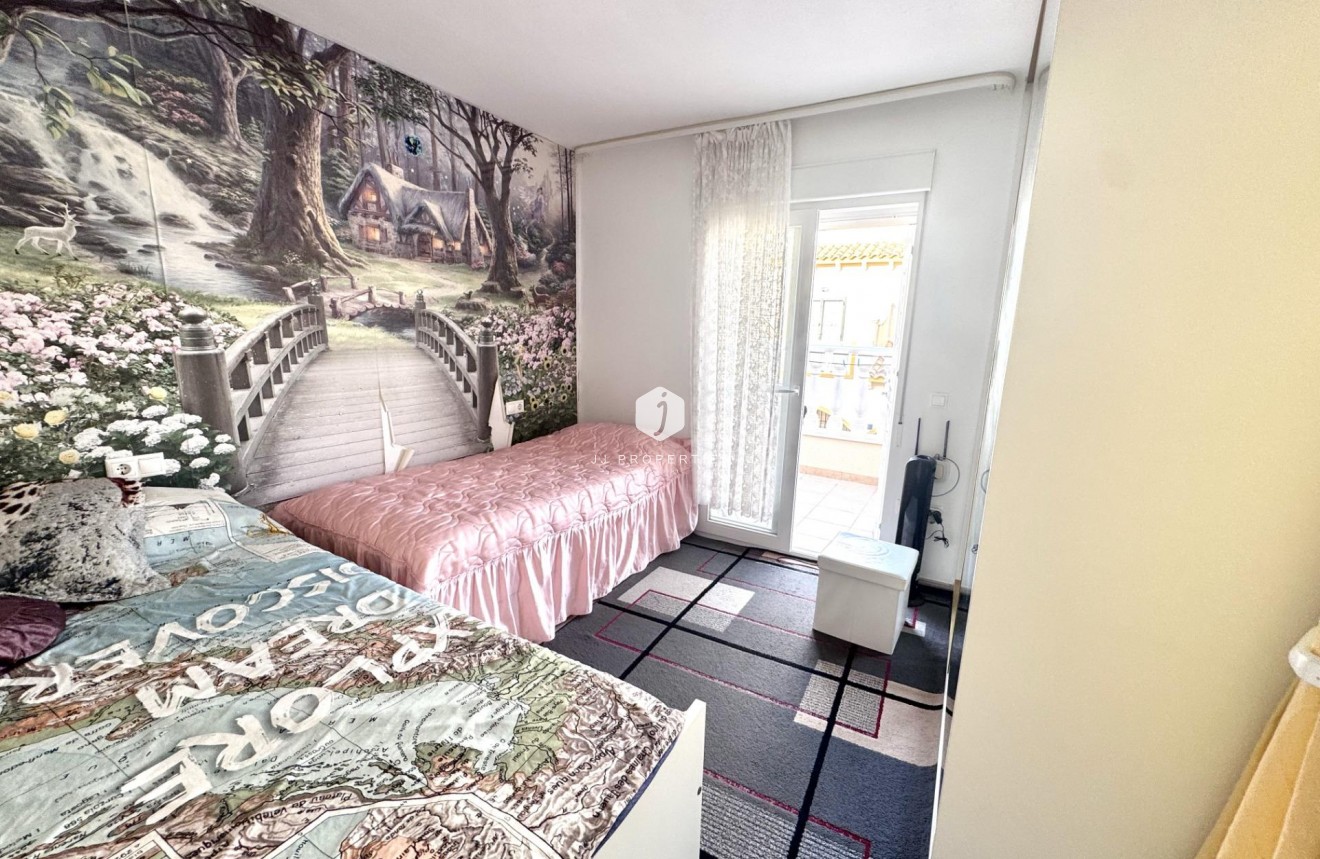 Z drugiej ręki - Szalet -
Orihuela Costa - Playa Flamenca