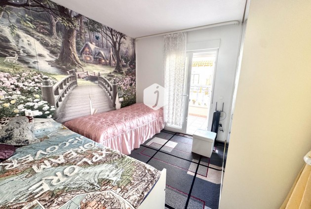 Z drugiej ręki - Szalet -
Orihuela Costa - Playa Flamenca