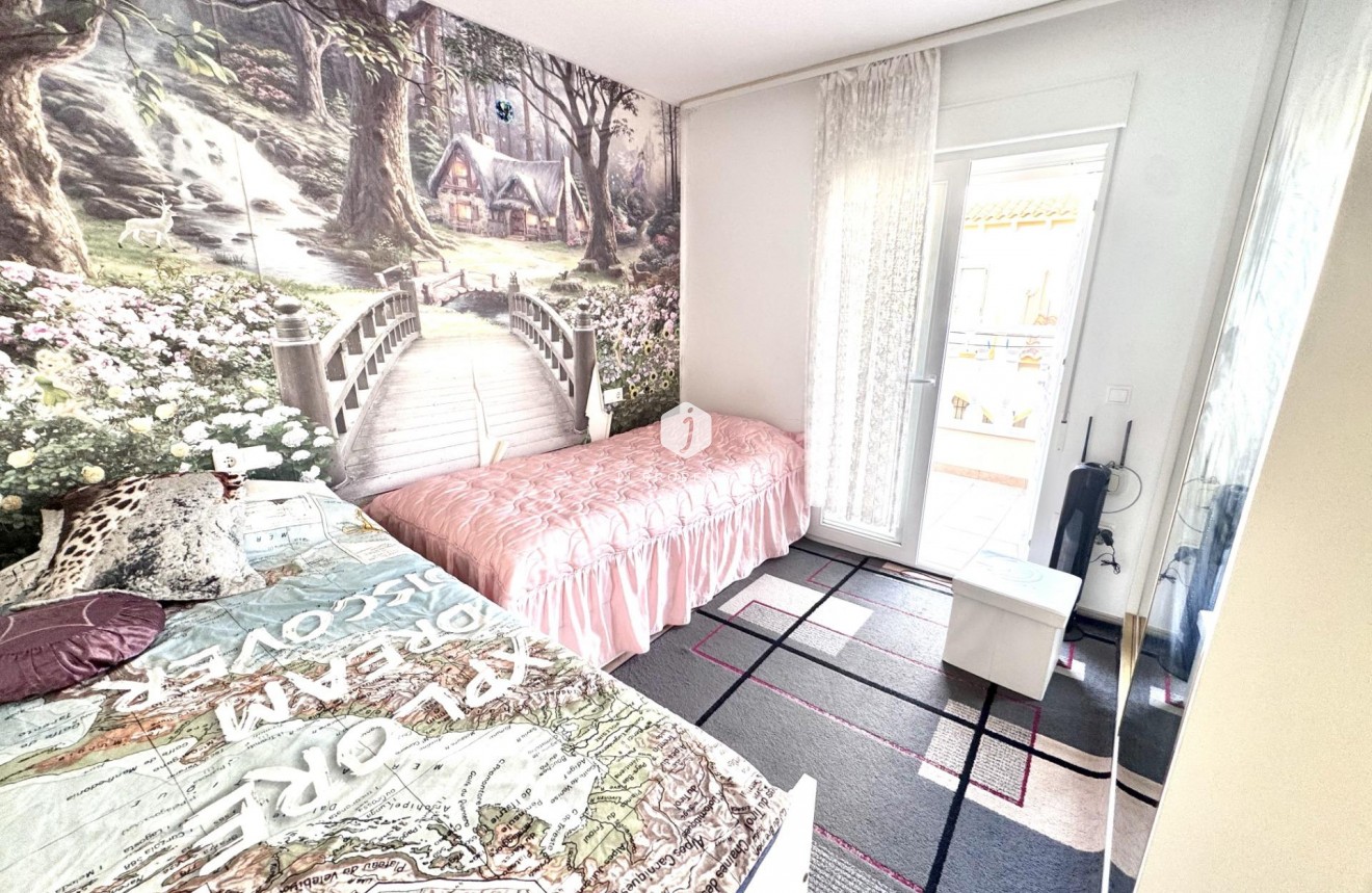 Z drugiej ręki - Szalet -
Orihuela Costa - Playa Flamenca