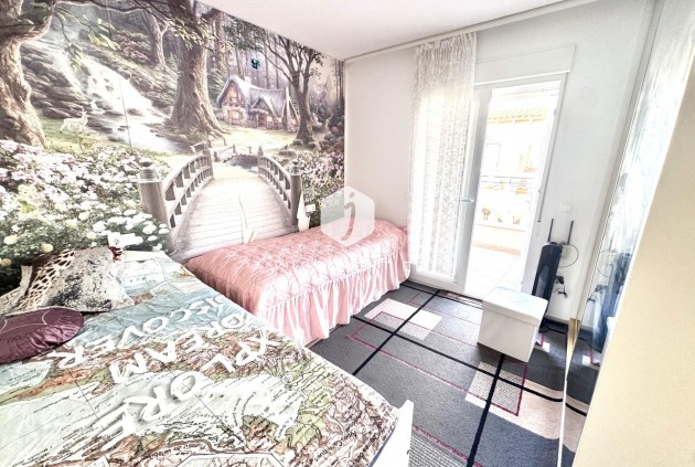 Z drugiej ręki - Szalet -
Orihuela Costa - Playa Flamenca