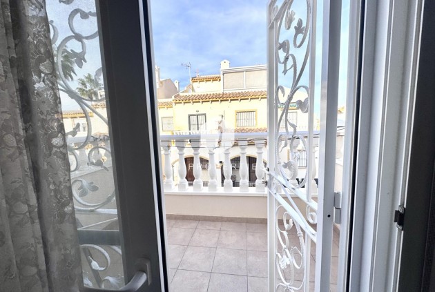 Z drugiej ręki - Szalet -
Orihuela Costa - Playa Flamenca