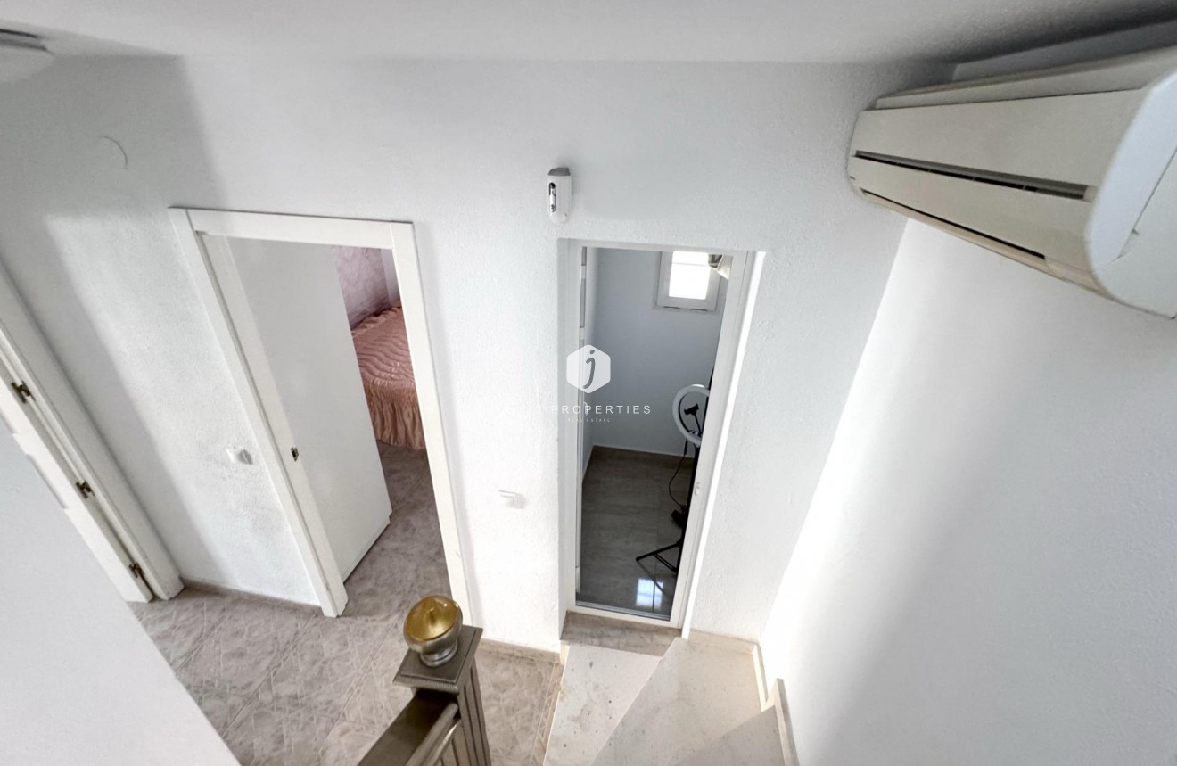 Z drugiej ręki - Szalet -
Orihuela Costa - Playa Flamenca