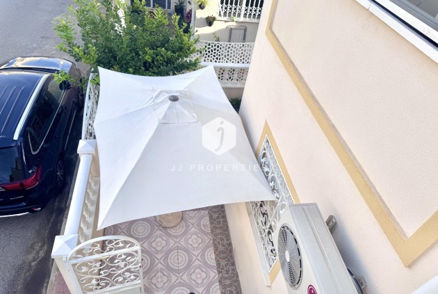 Z drugiej ręki - Szalet -
Orihuela Costa - Playa Flamenca