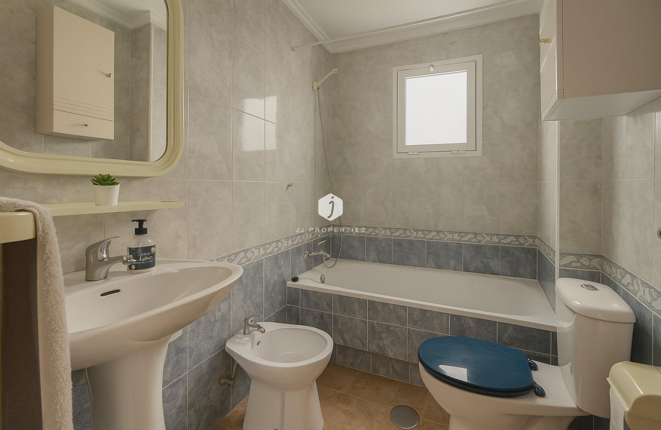 Z drugiej ręki - Daszek -
Torrevieja - Playa de los Locos