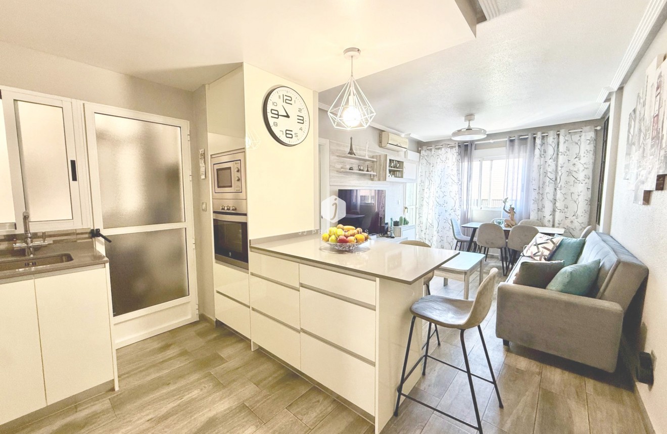 Z drugiej ręki - Mieszkanie w bloku -
Torrevieja - PARQUE DE LAS NACIONES