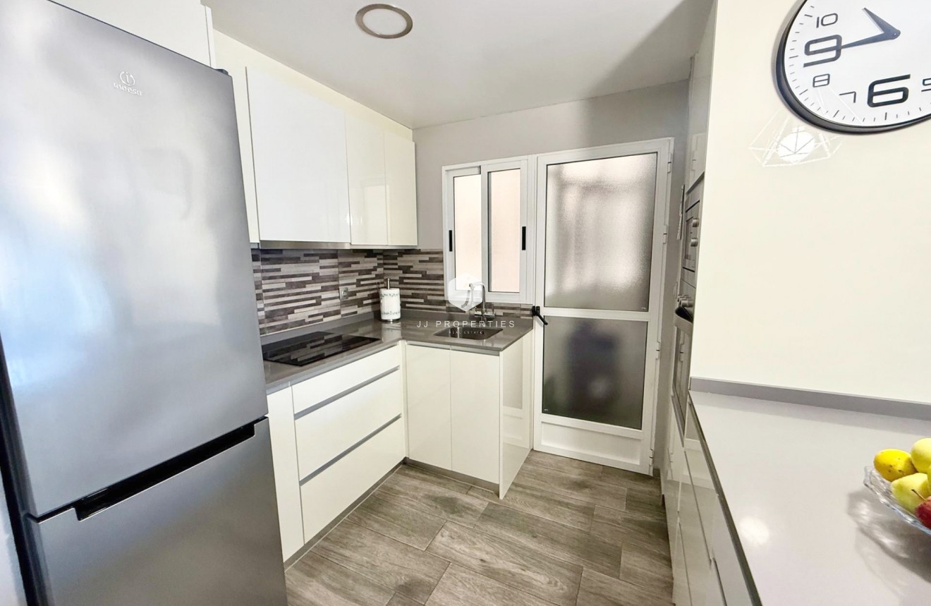 Z drugiej ręki - Mieszkanie w bloku -
Torrevieja - PARQUE DE LAS NACIONES