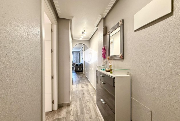 Z drugiej ręki - Mieszkanie w bloku -
Torrevieja - PARQUE DE LAS NACIONES